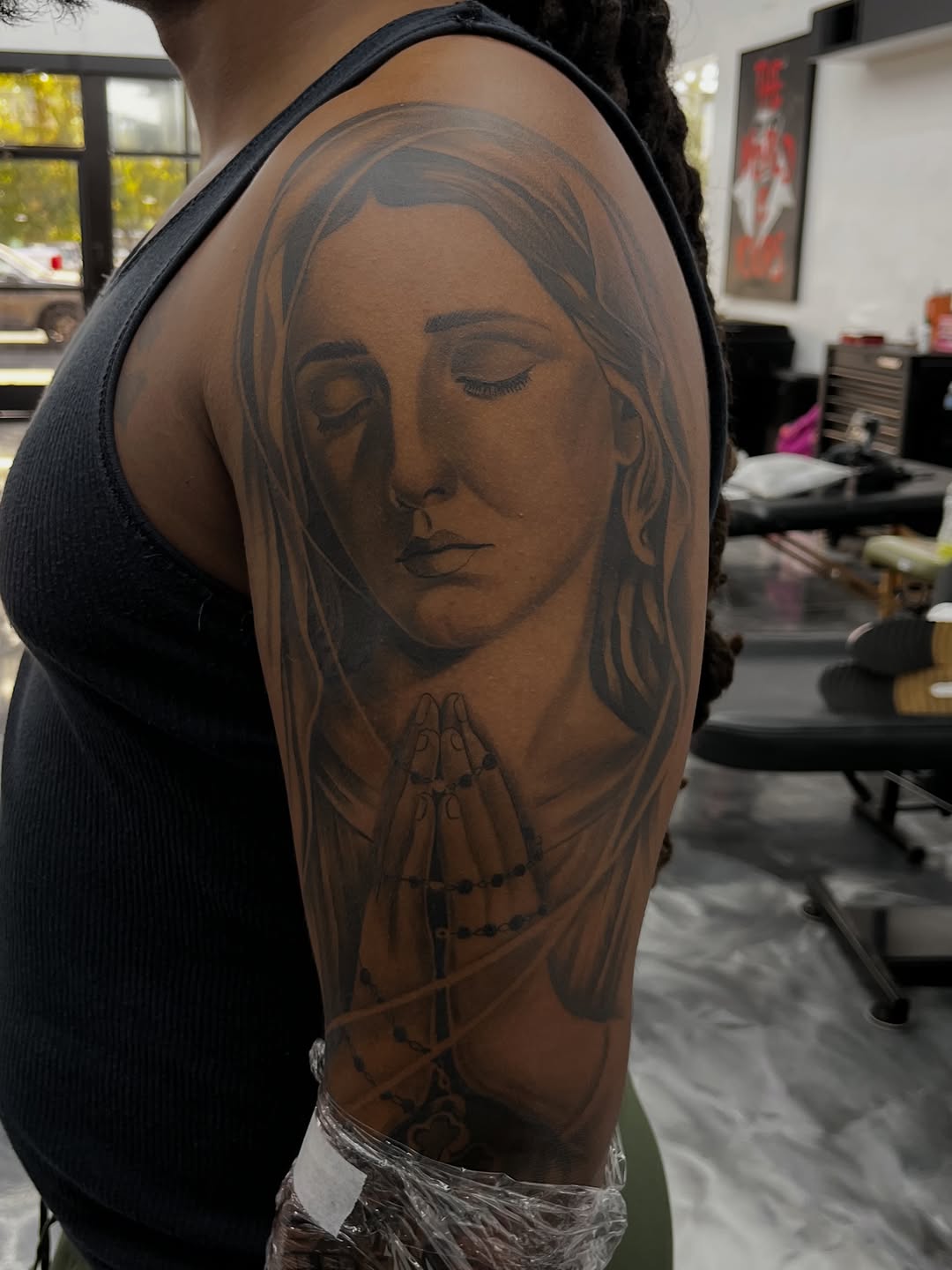Healed tattoo result showing final appearance by Jesus Bernal at Broadway Dept.